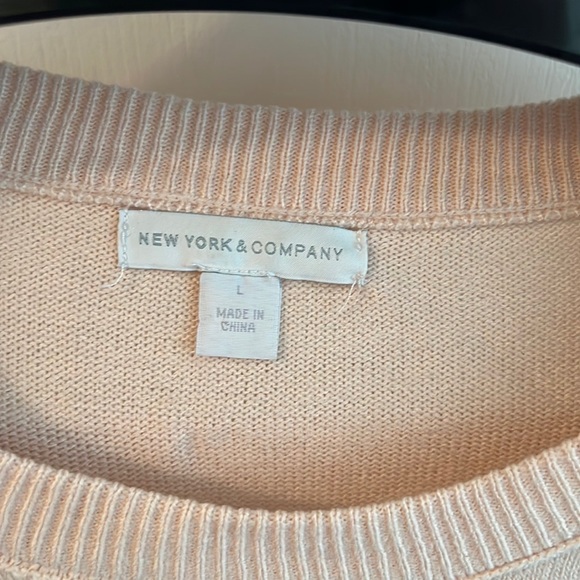 Very pale pinkish tone sweater with pink rhinestones - Picture 5 of 5